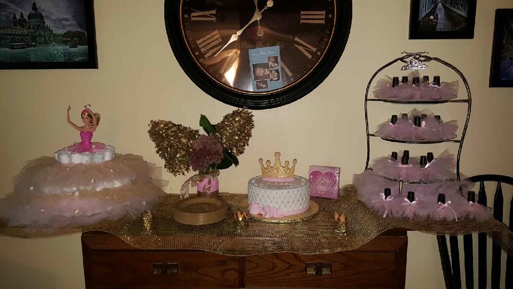 Cake and favor table