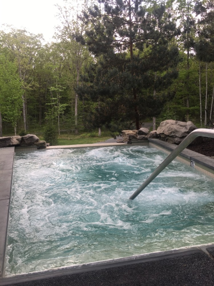 Outdoor jacuzzi the lodge at woodloch