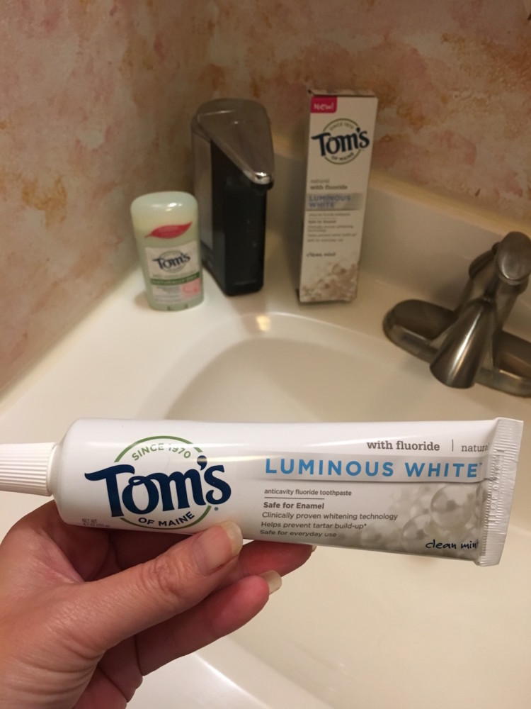 toms-luminous-white-toothpast