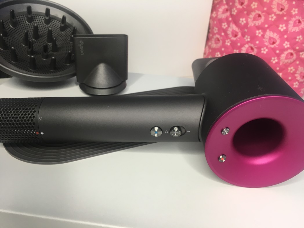  Dyson hair dryer with attachments
